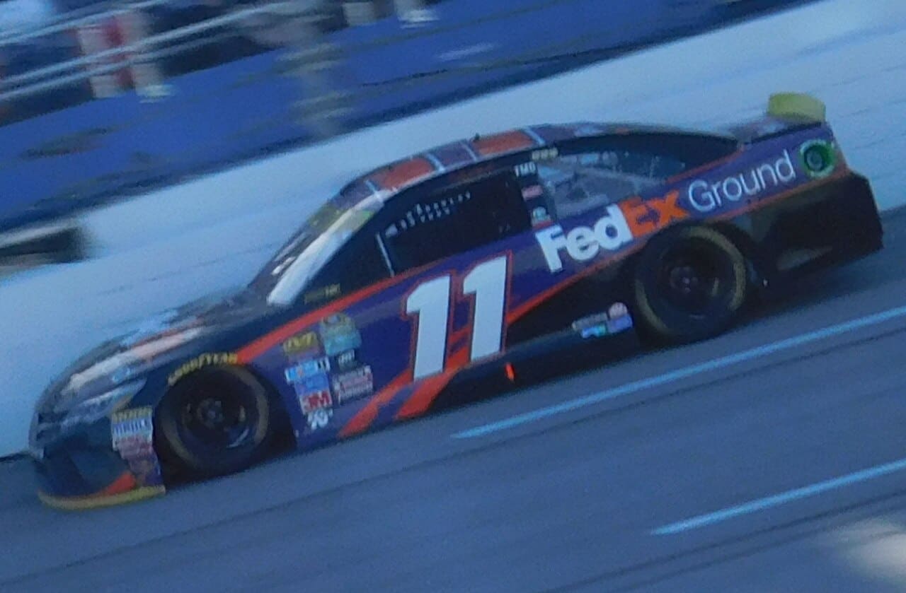 Pretekárske auto NASCAR Cup na oválnej trati